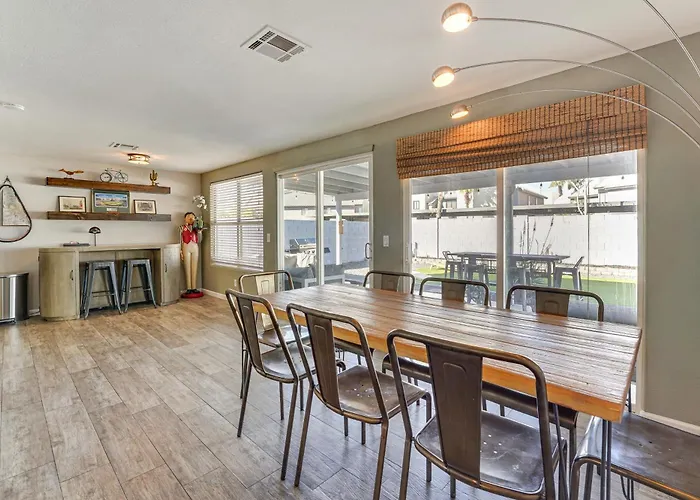Walk To Riverview Park! Dog-friendly Retreat Holiday home *