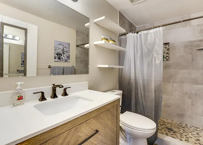 Walk To Riverview Park! Dog-friendly Retreat