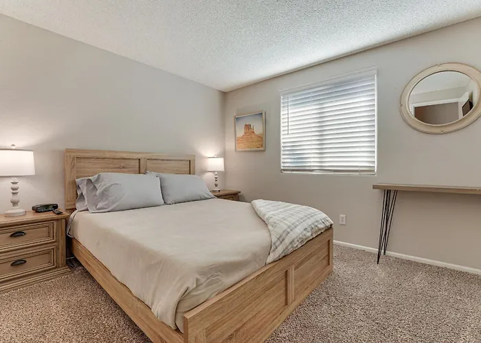Holiday home Walk To Riverview Park! Dog-friendly Retreat *