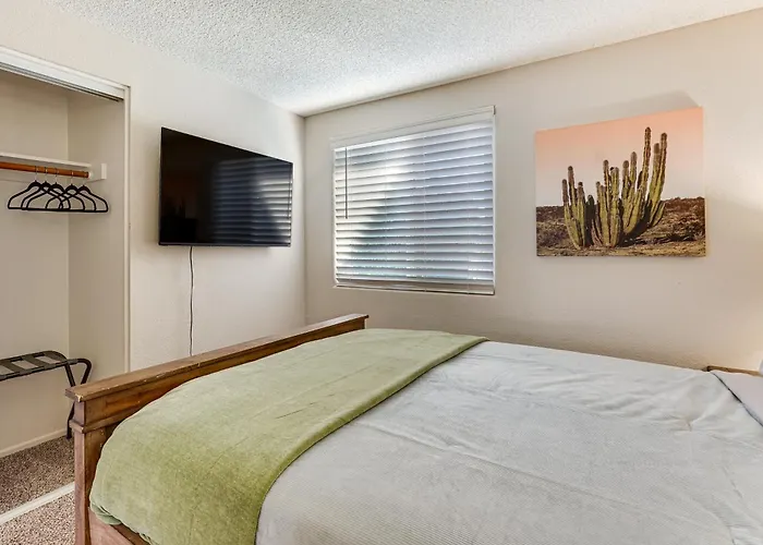 Holiday home Walk To Riverview Park! Dog-friendly Retreat