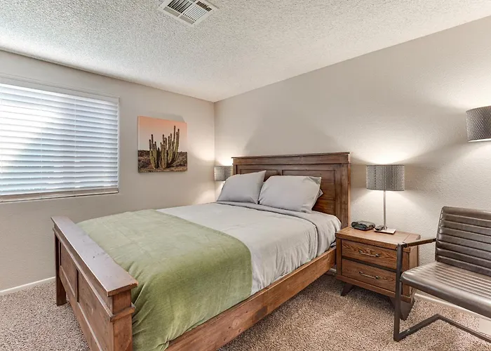 Walk To Riverview Park! Dog-friendly Retreat